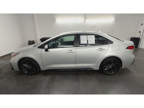 Used 2025 Toyota Corolla SE FWD image 5