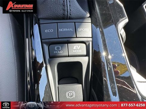 Used 2025 Toyota Camry XLE image 32