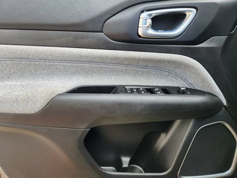 Used 2022 Jeep Compass Latitude FWD image 22