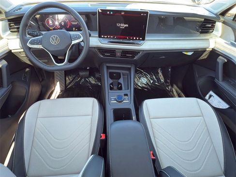 New 2026 Volkswagen Tiguan SE image 21