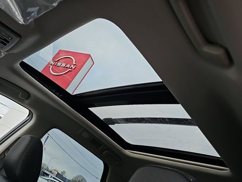 New 2025 Nissan Pathfinder SV w/ SV Premium Package image 10