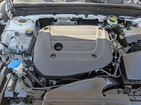 Used 2023 Volvo XC40 B5 Core image 26