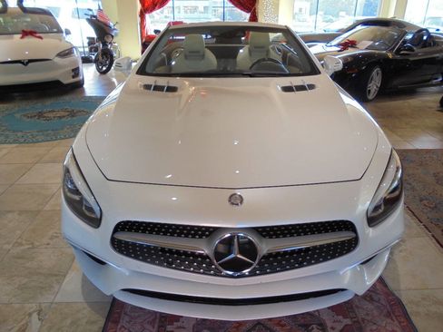 Used 2017 Mercedes-Benz SL 550 image 37