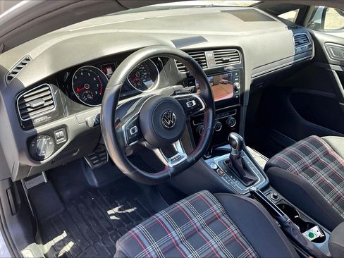 Used 2018 Volkswagen GTI SE FWD image 13