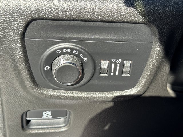 Used 2021 Jeep Grand Cherokee L Laredo AWD/4WD image 17