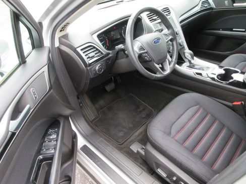 Used 2016 Ford Fusion SE w/ Equipment Group 201A image 12