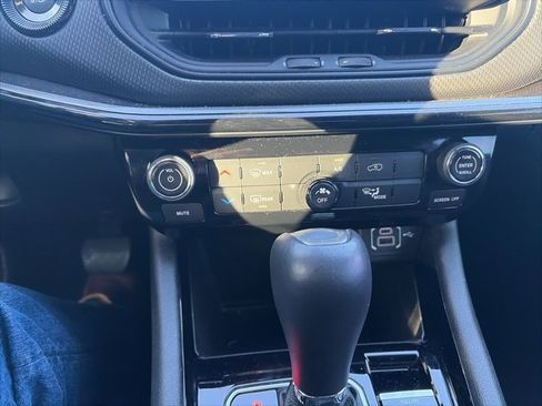 Used 2025 Jeep Compass Latitude w/ Altitude Special Edition image 23