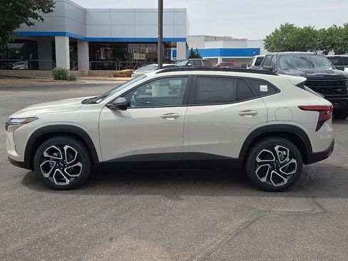 New 2026 Chevrolet Trax RS w/ Sunroof Package FWD image 2