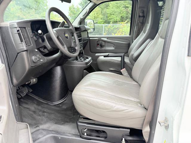 Used 2015 Chevrolet Express 2500 RWD image 18