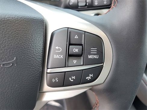 Used 2025 Ford Explorer Active w/ Active Comfort Package image 6