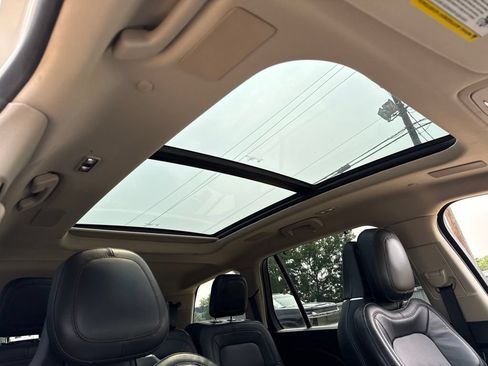 Used 2022 Lincoln Aviator Reserve w/ Equipment Group 201A AWD/4WD image 12