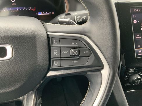 Used 2022 Jeep Grand Cherokee L Laredo w/ Luxury Tech Group I AWD/4WD image 30