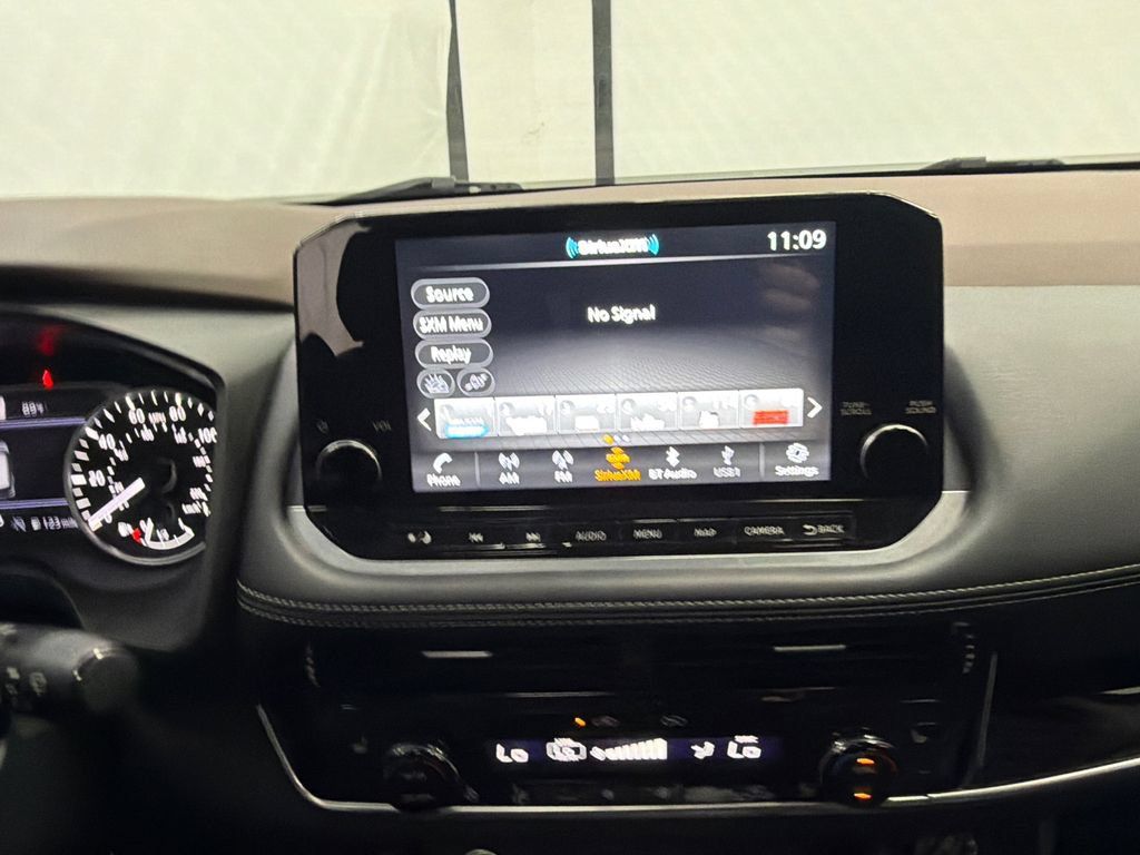 Used 2023 Nissan Rogue SL w/ SL Premium Package FWD image 30