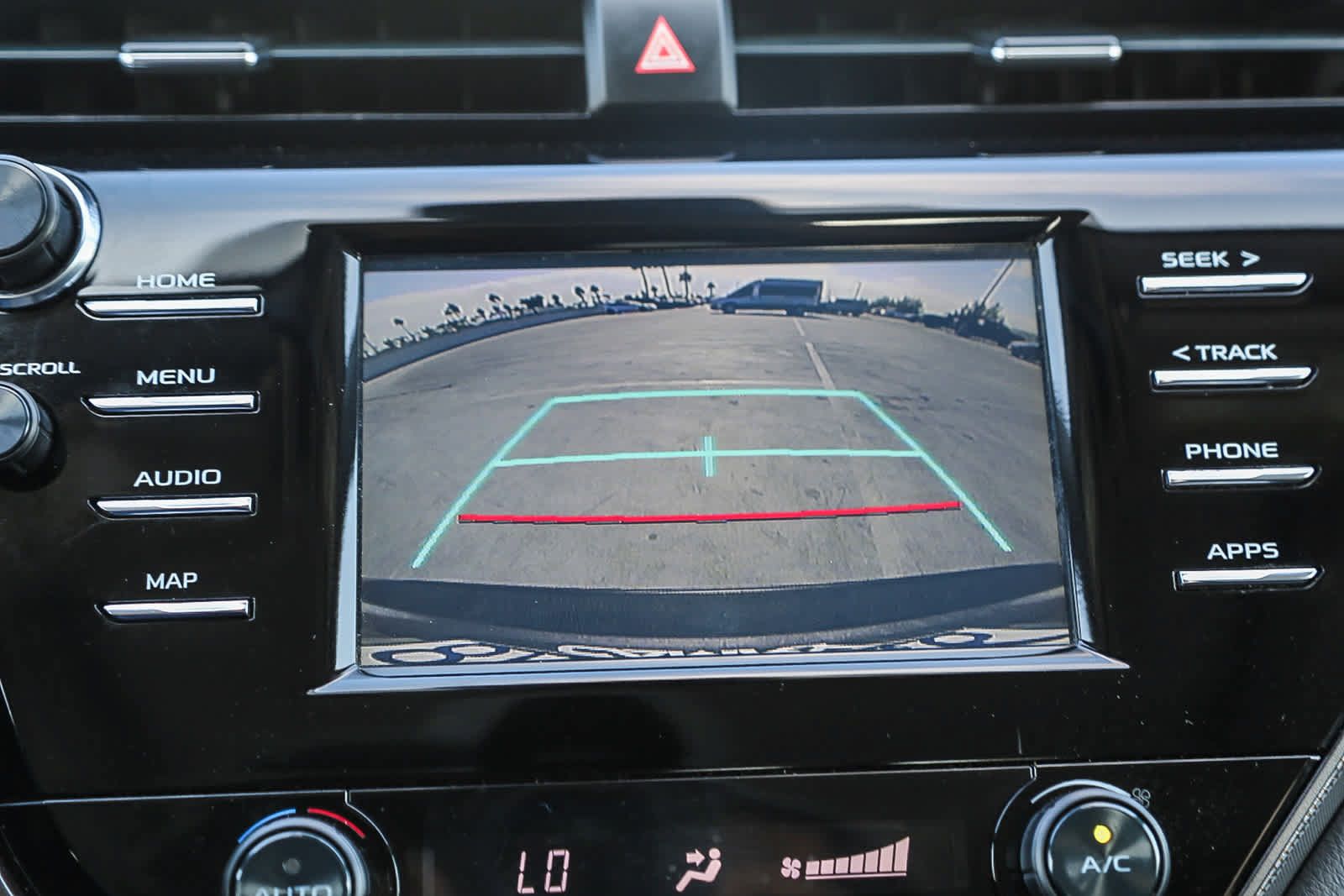 Used 2019 Toyota Camry SE w/ Blackout Package FWD image 23