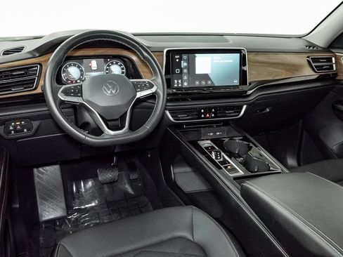Used 2024 Volkswagen Atlas SE FWD image 7