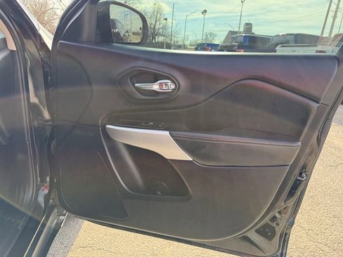 Used 2018 Jeep Cherokee Latitude Plus image 18