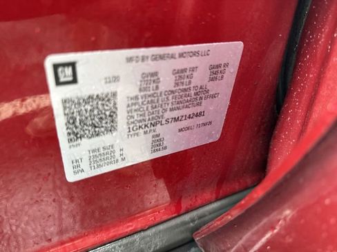 Used 2021 GMC Acadia Denali w/ Denali Technology Package FWD image 28