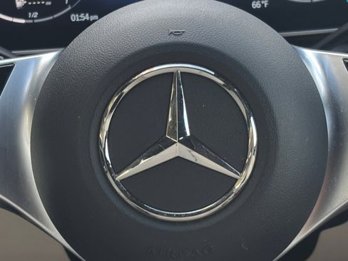 Used 2024 Mercedes-Benz GLC 300 image 12