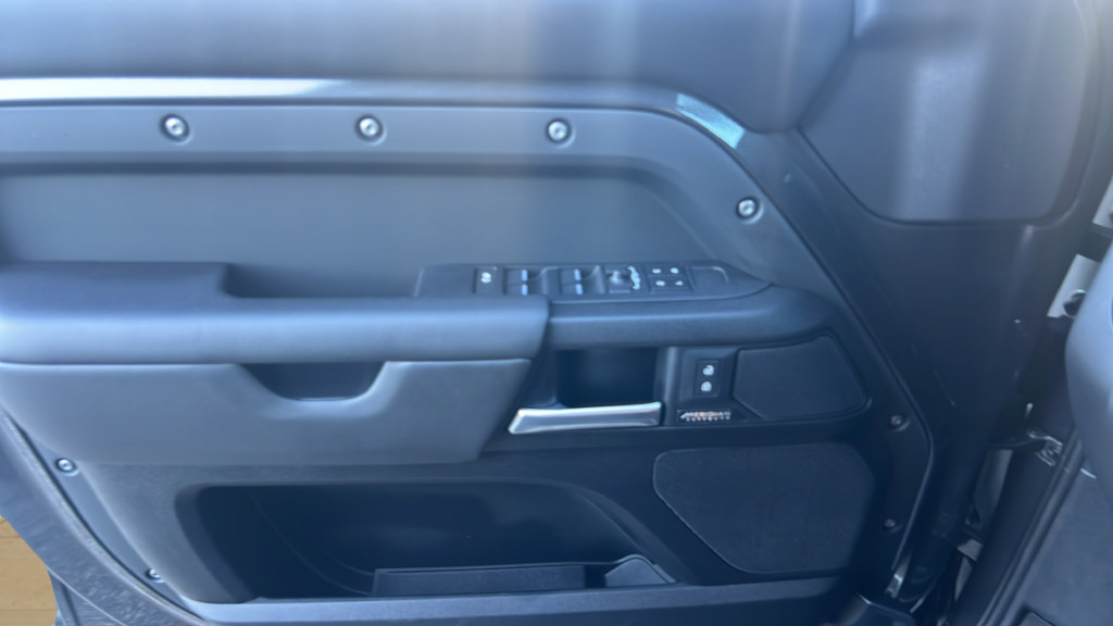 Used 2025 Land Rover Defender 110 X AWD/4WD image 22