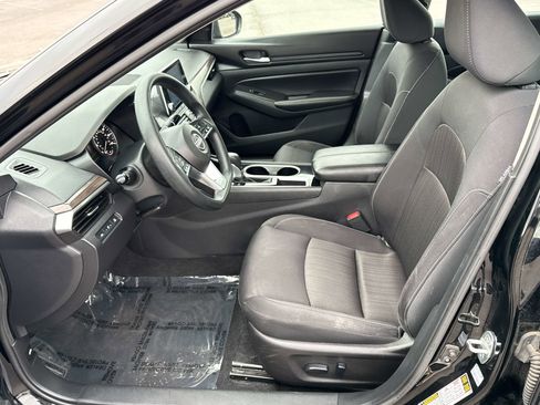 Used 2024 Nissan Altima 2.5 SV FWD image 11