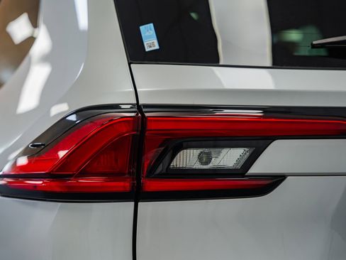 Used 2024 Toyota Grand Highlander XLE image 7