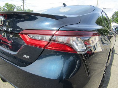 Used 2021 Toyota Camry SE FWD image 9