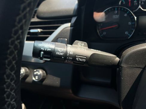 Used 2017 GMC Yukon SLE w/ SLE Value Package image 46