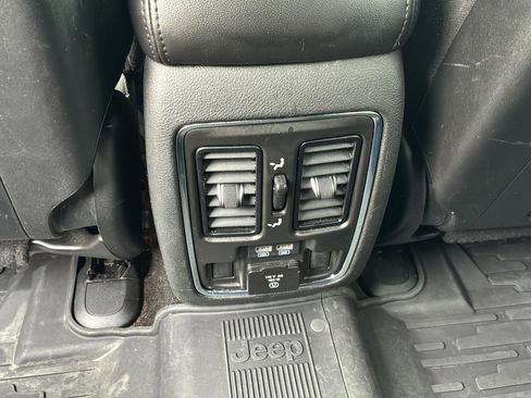Used 2021 Jeep Grand Cherokee Limited RWD image 27