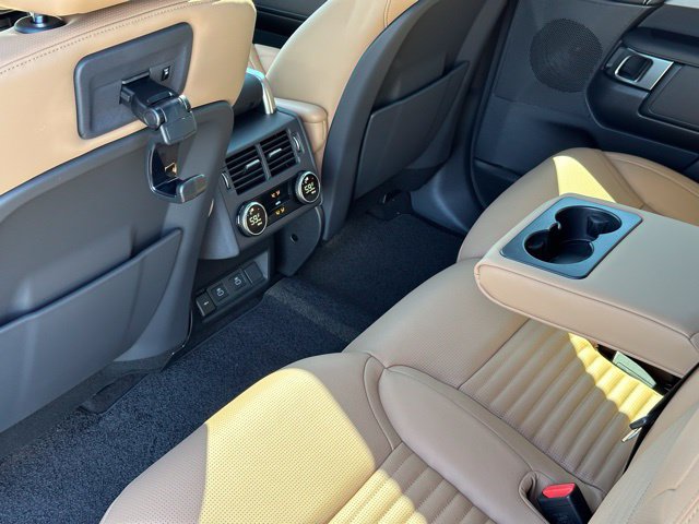 New 2026 Land Rover Discovery Limited Edition AWD/4WD image 15