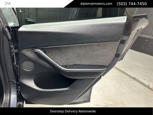 Used 2022 Tesla Model Y Long Range image 23