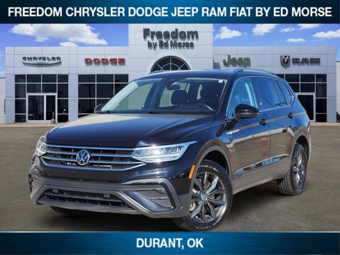 Used 2024 Volkswagen Tiguan SE image 1