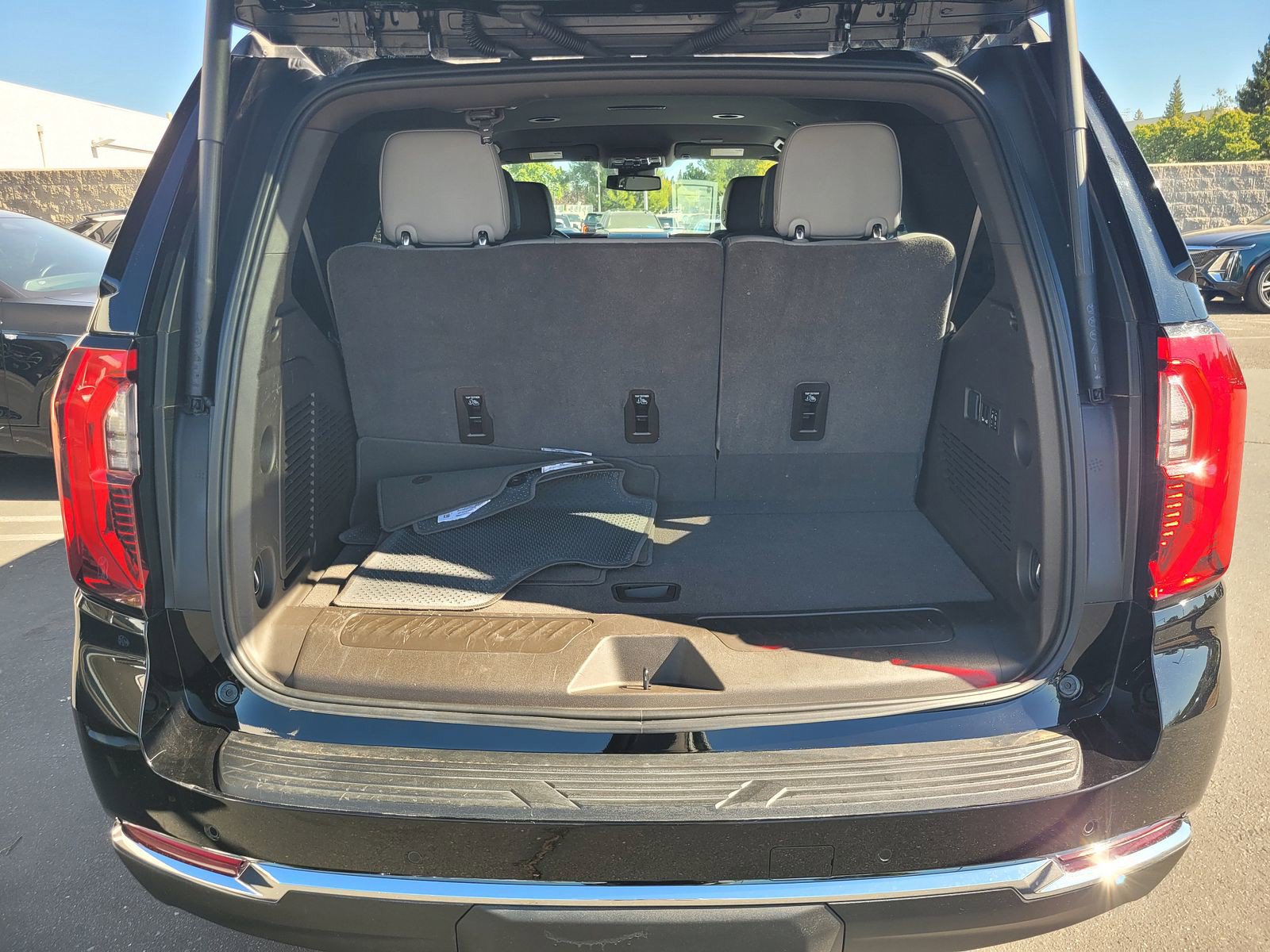 Used 2026 GMC Yukon Elevation RWD image 7