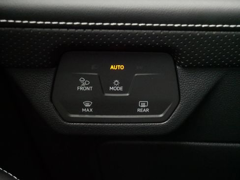 Used 2024 Volkswagen Atlas Cross Sport SEL R-Line image 28