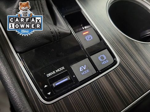 Used 2024 Toyota Sienna Platinum image 16