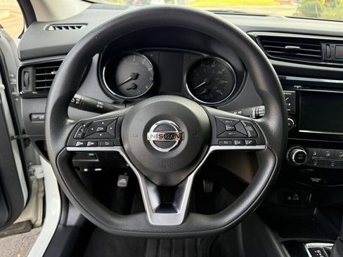 Used 2019 Nissan Rogue Sport S image 14