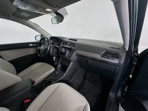 Used 2019 Volkswagen Tiguan SE image 27