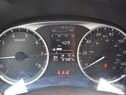 Used 2023 Nissan Versa S FWD image 21