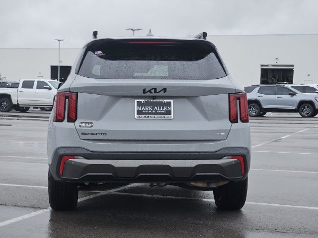 Used 2025 Kia Sorento SX AWD/4WD image 6