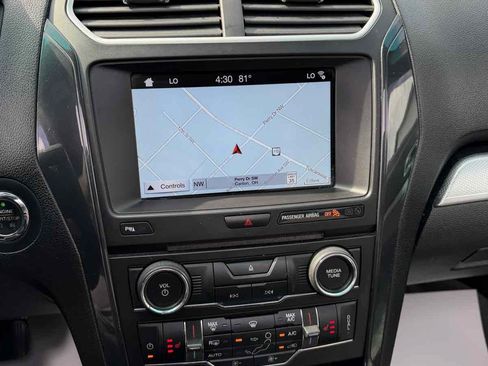 Used 2017 Ford Explorer XLT w/ Equipment Group 202A AWD/4WD image 25