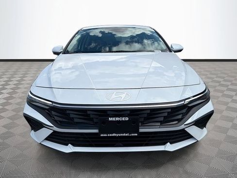 New 2026 Hyundai Elantra SE image 2