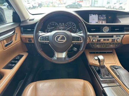 Used 2016 Lexus ES 350 w/ Luxury Package w/Wood Trim FWD image 12