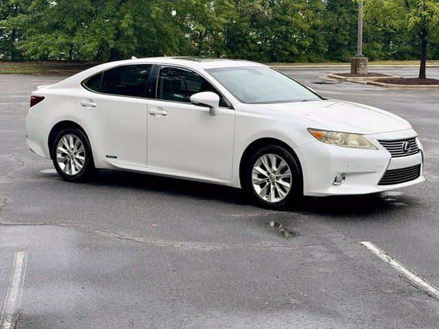 Used 2013 Lexus ES 300h w/ Luxury Pkg FWD image 10