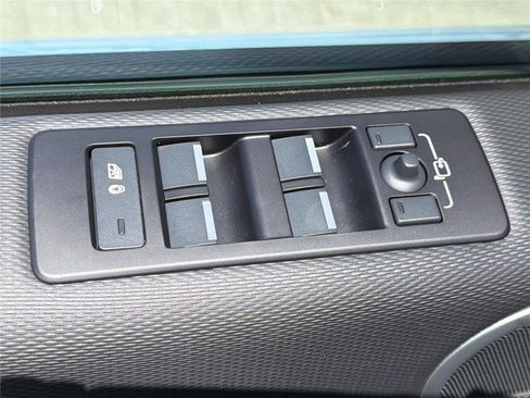 Used 2024 Land Rover Discovery Dynamic SE AWD/4WD image 23