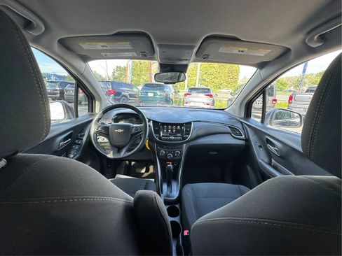 Used 2018 Chevrolet Trax LS FWD image 25