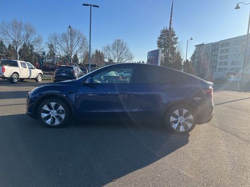 Used 2022 Tesla Model Y Long Range image 2