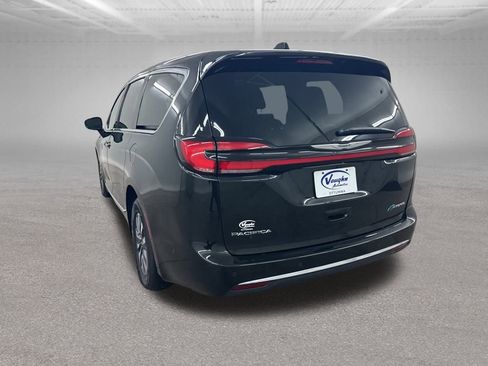 Used 2022 Chrysler Pacifica Limited image 10