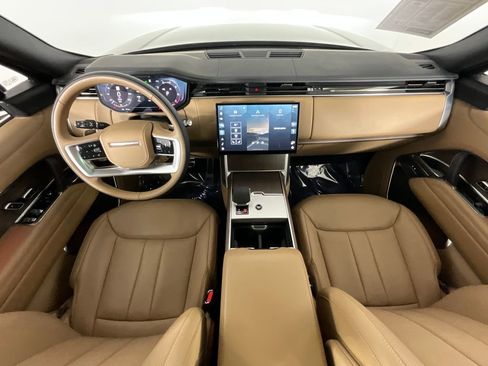 Used 2025 Land Rover Range Rover Long Wheelbase SE image 10