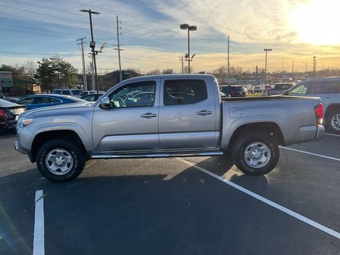 Used 2020 Toyota Tacoma SR image 2
