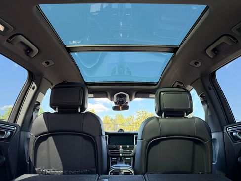 Used 2025 Porsche Macan AWD/4WD image 36