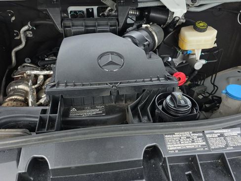 Used 2023 Mercedes-Benz Sprinter 2500 image 13